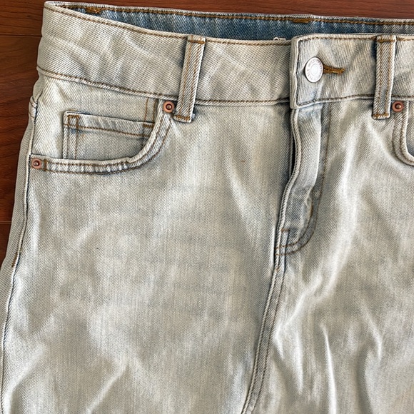 NWT Wild Fable Light Wash High Rise Distressed Denim Mini Skirt - Picture 2 of 7